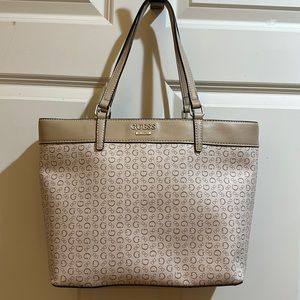 Guess woman’s handbag
